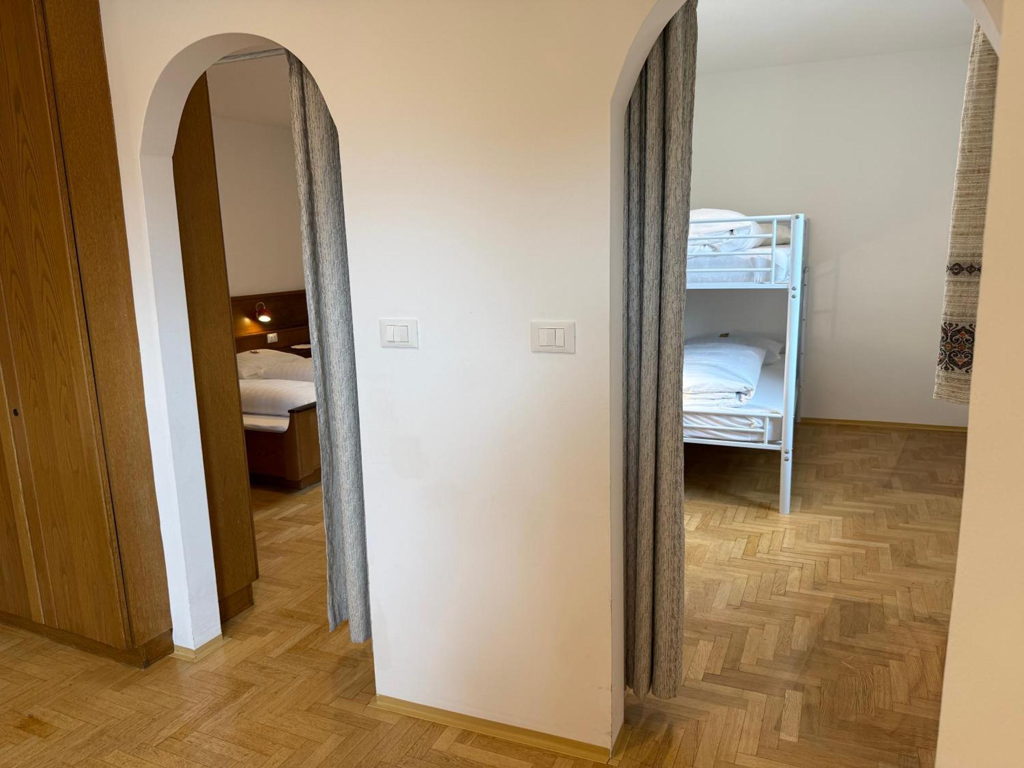 Gasthof Goldenes Lamm Vahrn Room photo